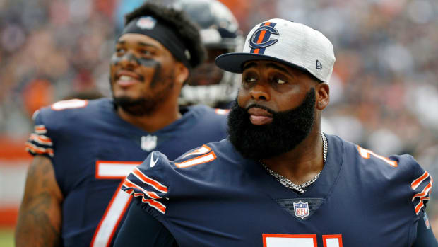 Bears offensive lineman Jason Peters, with Elijah Wilkinson behind him.